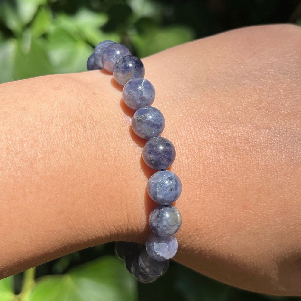 8mm‎ stretchable iolite bracelet